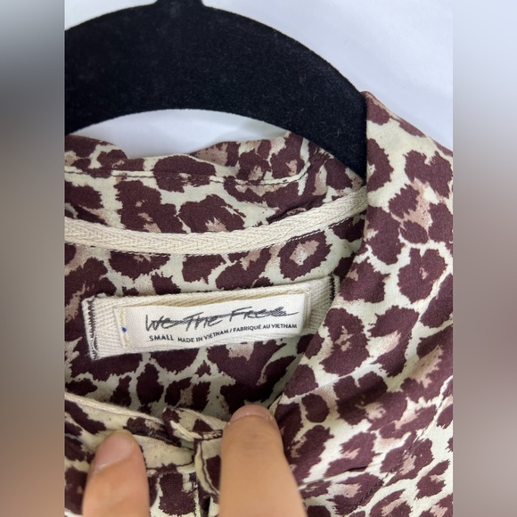 Free People Leopard Button Down Shirt Women Size Small New - Picture 4 of 7